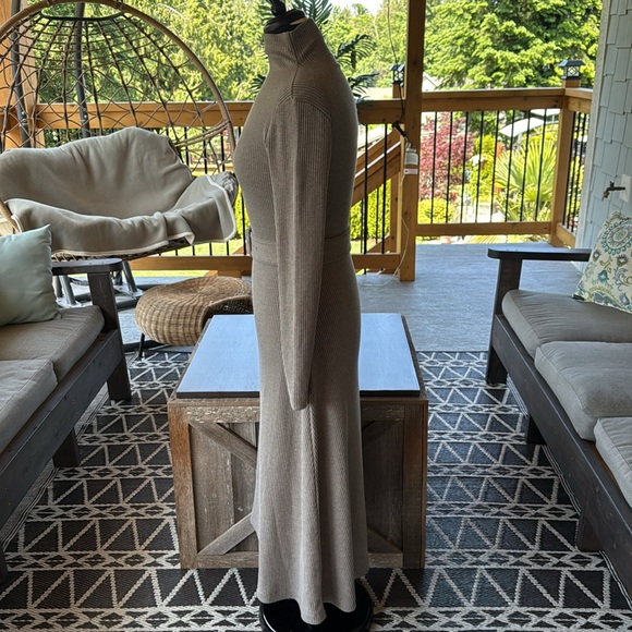 Club Monaco | Melissah Knit Long Sleeve Belted Dress - Picture 8 of 9